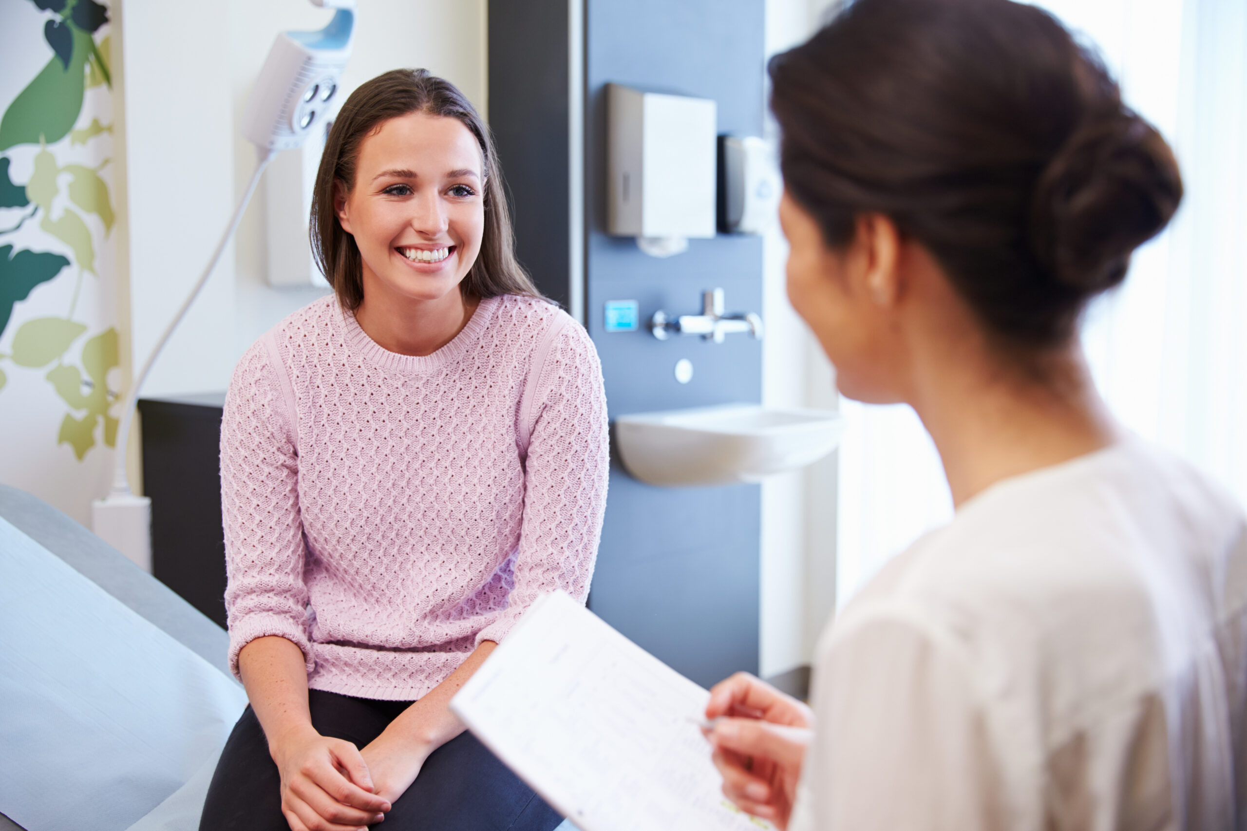 Female,Patient,And,Doctor,Have,Consultation,In,Hospital,Room